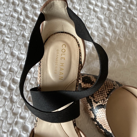 Cole Haan 3 1/2 inch heels, embossed leather upper, excellent condition. Size 7B - Picture 3 of 5